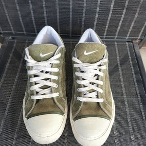 Vintage Nike Sneakers Size 7.5.